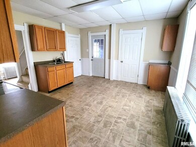 1402 N Mclean St, Lincoln, IL 62656 - photo 7