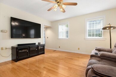 21 Forrester St, Newburyport, MA 01950 - photo 4