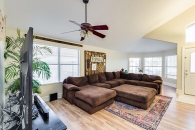 Large entry room w beautiful floor
