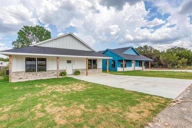 2221 Comet Trail, Granbury, TX 76048 - photo 4