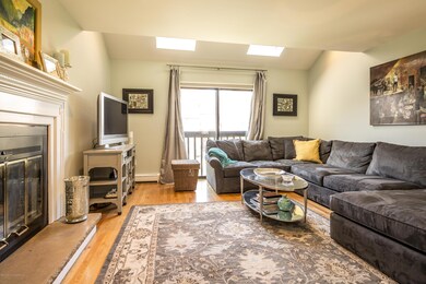 05_Living Room