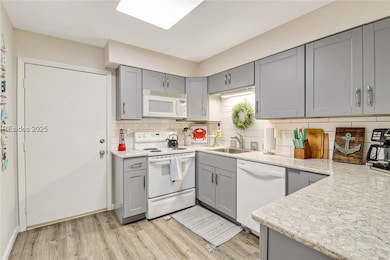 Foyer/Kitchen