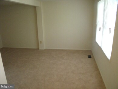 8133 Parkdale Ct, Springfield, VA 22153 - photo 2