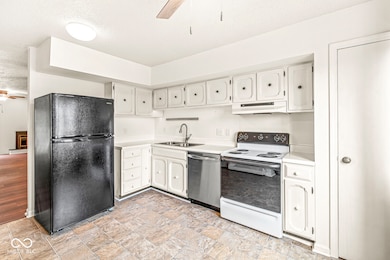 Kitchen approximately 13 x 13 ft - all appliances included