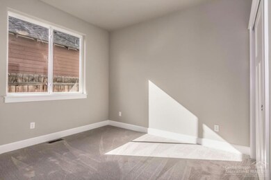 63877 Hunters Cir, Bend, OR 97701 - photo 6