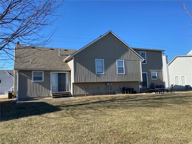 308 E Walnut St, Raymore, MO 64083 - photo 5