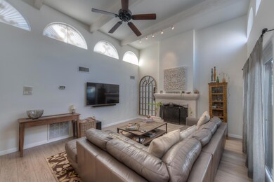 007_Living Room