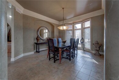Large Dining room to meet all of your entertaining