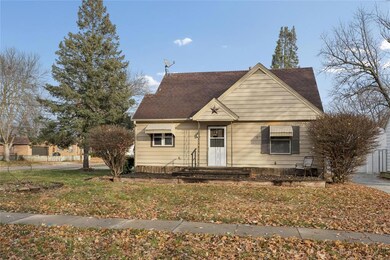 1919 51st St, Des Moines, IA 50310 - photo 2