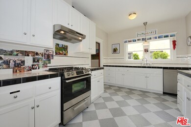 2214 Buckingham Rd, Los Angeles, CA 90016 - photo 6