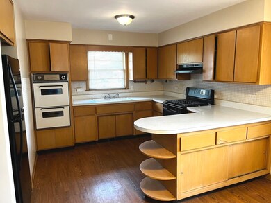 664 E 142nd St, Dolton, IL 60419 - photo 5