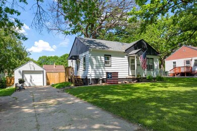 808 Hanna Blvd, Waterloo, IA 50701 - photo 2