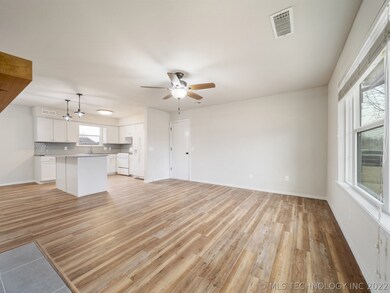 1701 W Montgomery St, Broken Arrow, OK 74012 - photo 2