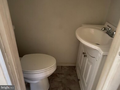 2112 Columbia Place, Hyattsville, MD 20785 - photo 4