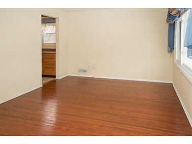 Living Room The hardwood floor have recently been 