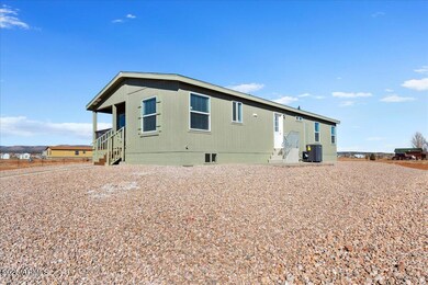 24921 N Verdot Rd, Paulden, AZ 86334 - photo 5