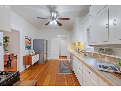 5415 NE 14th Place, Portland, OR 97211 - photo 7