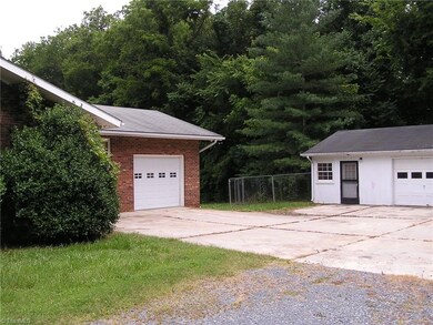 1047 Stout View St, Ramseur, NC 27316 - photo 7