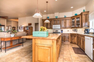 4137 SW Salmon Place, Redmond, OR 97756 - photo 4