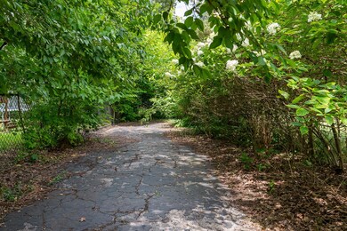 656 weisheimer-long driveway