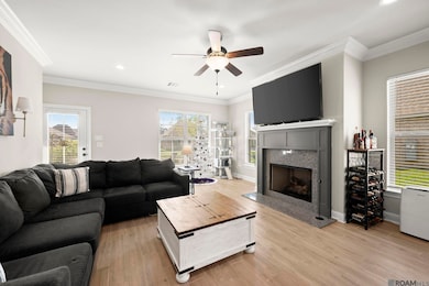 40206 Maddie Dr, Prairieville, LA 70769 - photo 2