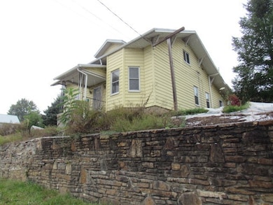 1688 Pitt St, Jennerstown, PA 15547 - photo 5