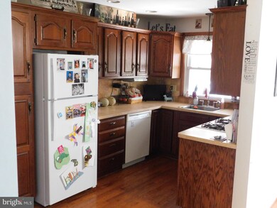 323 N Scott Ave, Glenolden, PA 19036 - photo 4