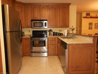 Breakfast Bar , Granite counter top, pantry