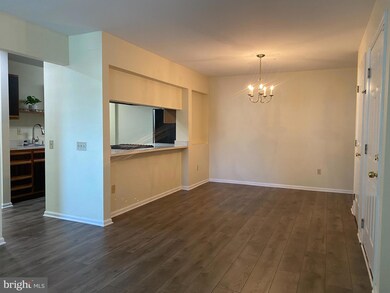 2004 Waters Edge Dr unit 2004, Newark, DE 19702 - photo 3