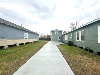 8704 Lanewood Dr unit A, Houston, TX 77016 - photo 2