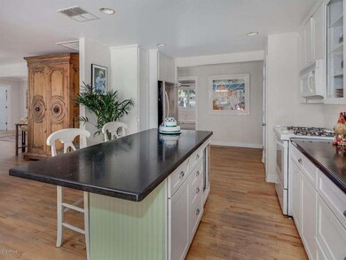 013_Kitchen Island Views