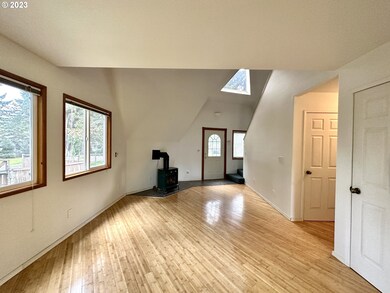 Living Room/Entrance