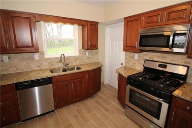 Gorgeous Wood Cabinets in Spacious Kitchen w/ Newe
