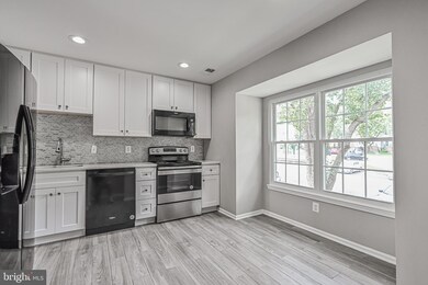 16215 Taconic Cir, Dumfries, VA 22025 - photo 5