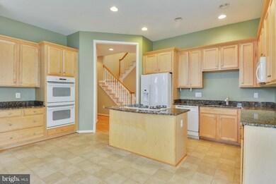 9093 Furey Rd, Lorton, VA 22079 - photo 3