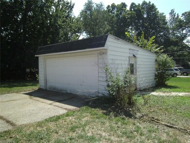 15996 Ravine Dr, Cleveland, OH 44112 - photo 3