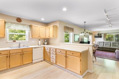 177 Juniper Dr, South Burlington, VT 05403 - photo 7