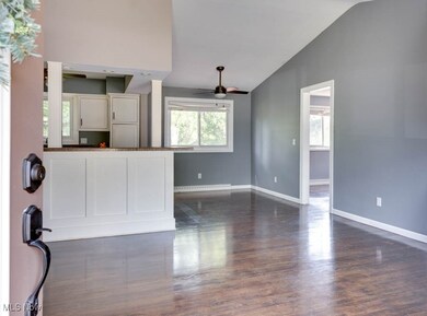 1570 Alcorn Dr, Barberton, OH 44203 - photo 2