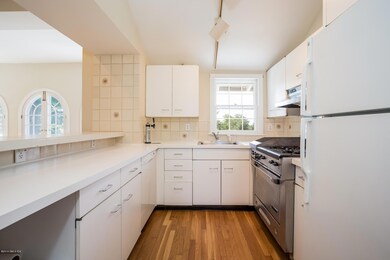 420 Round Hill Rd unit Cottage, Greenwich, CT 06831 - photo 7