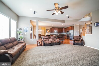 24996 Virginia Pine Ct, Chantilly, VA 20152 - photo 5