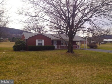 13123 Edgemont Rd, Smithsburg, MD 21783 - photo 2