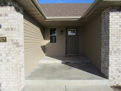 1928 N Seabrook Dr, Nixa, MO 65714 - photo 2