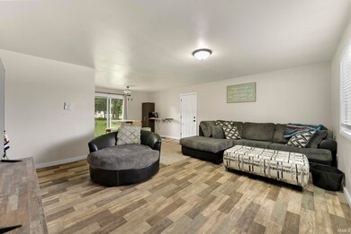 300 E Pickwick Dr, Syracuse, IN 46567 - photo 6