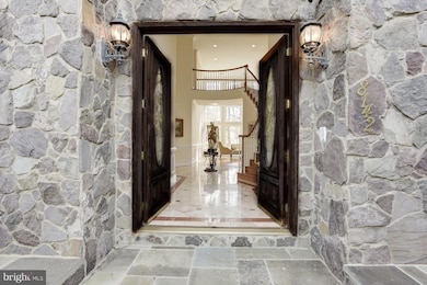 8142 Old Dominion Dr, McLean, VA 22102 - photo 3