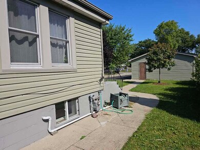 1721 Salem Ave, Waukegan, IL 60085 - photo 5