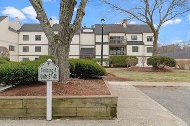 1100 Salem St unit 46, Lynnfield, MA 01940 - photo 2