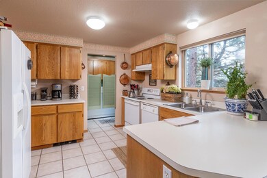 19585 E Campbell Rd, Bend, OR 97702 - photo 6