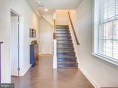 43151 Clarendon Square, Ashburn, VA 20148 - photo 2