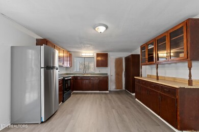 1894 5th St, Jellico, TN 37762 - photo 7