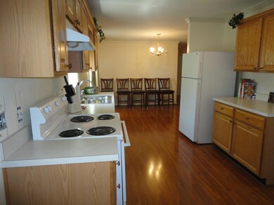 Kitchen & Dining Area